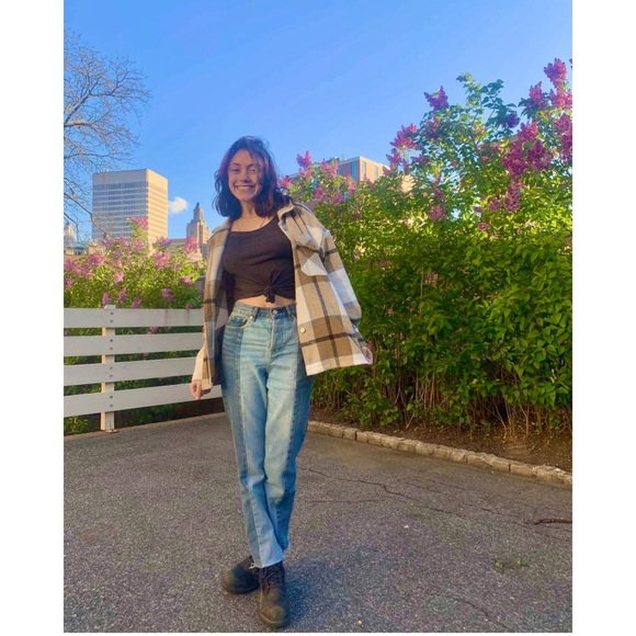 Meet your Posher, Courtney - Picture 1 of 1